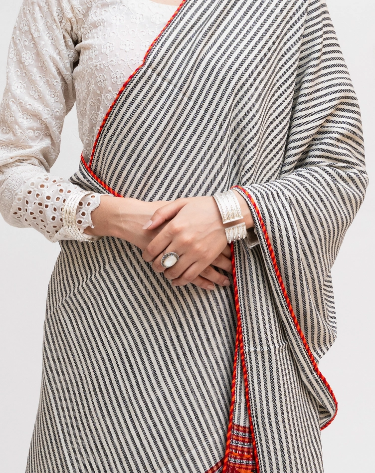 Single Patti Kingri Stole With Stripes - Image 4