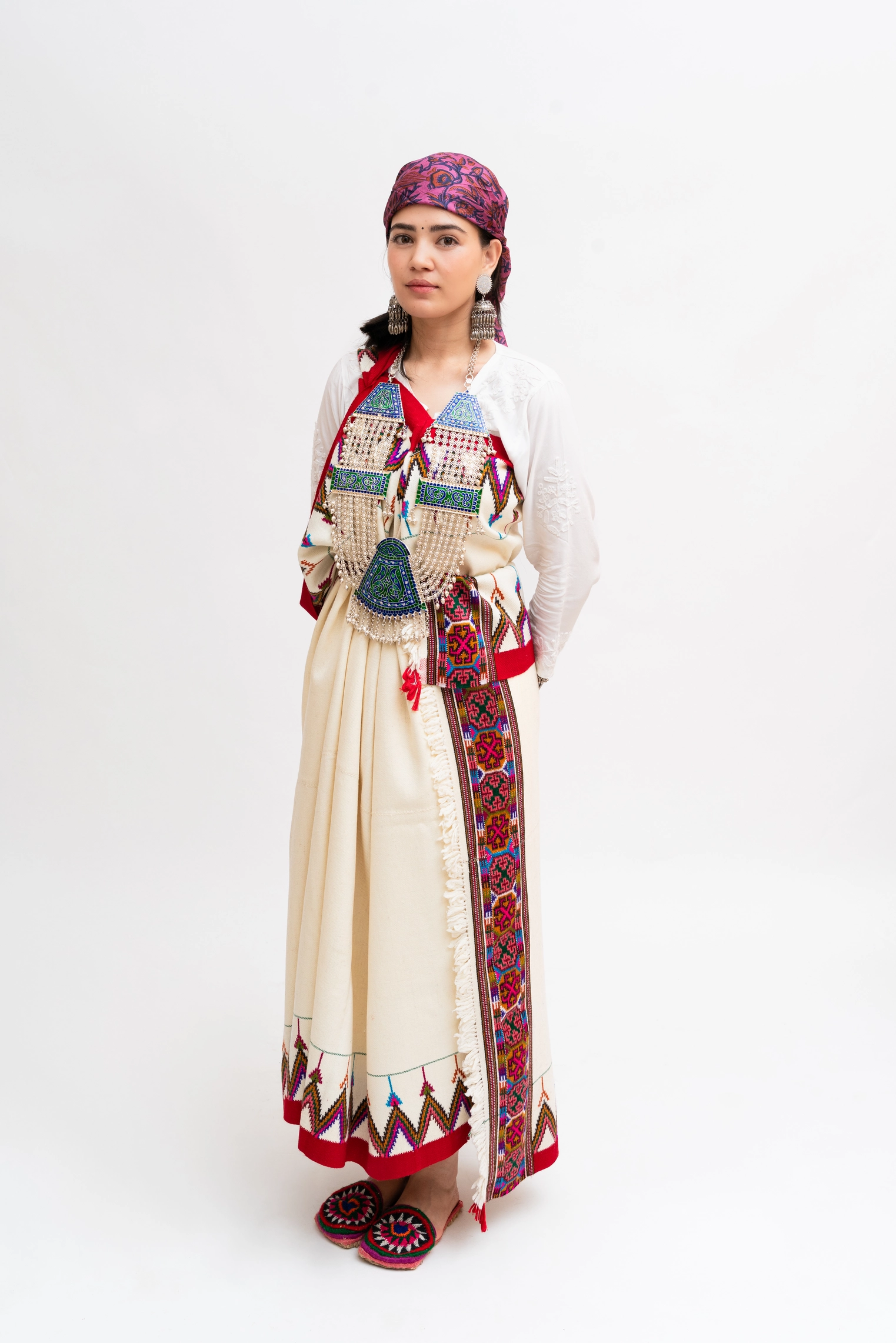 Traditional Kullvi Pattu